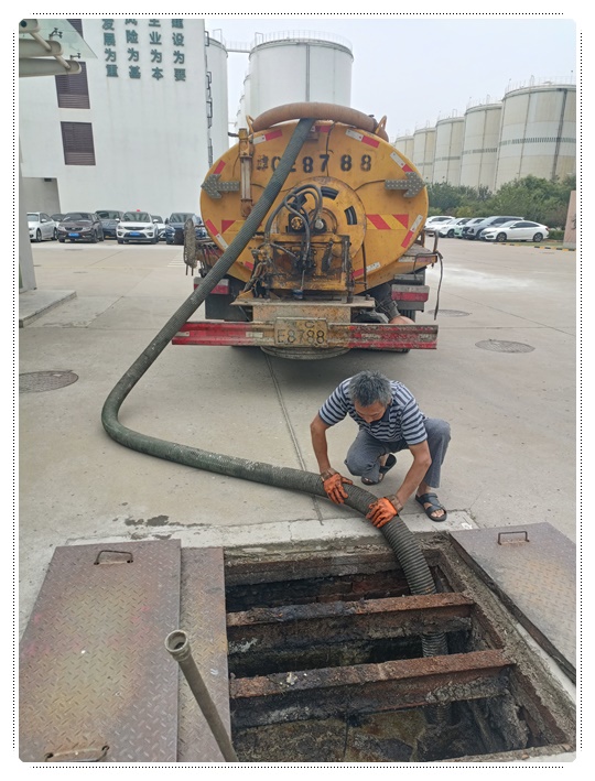 巴里坤隔油池清掏