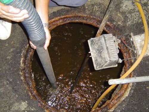 巴里坤隔油池清理